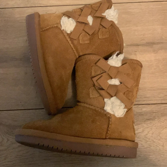 Koolaburra Other - Babies Bow Tie Uggs